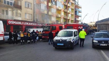 Uşak’ta mağaza yangınında iş yeri sahibi öldü, 3 itfaiyeci dumandan etkilendi