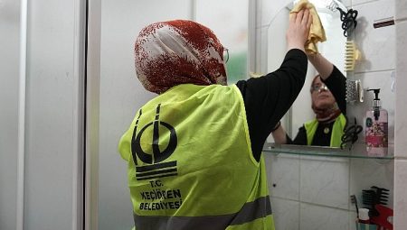 Meskenlerde bayram paklığı